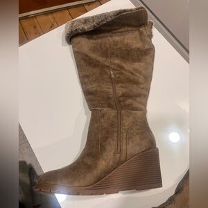 Lane Bryant Women’s Brown Suede-Look Wedge Winter Boots with Faux Fur